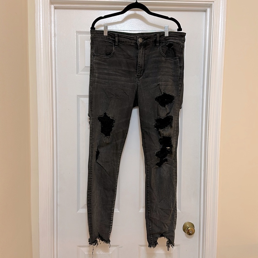 American Eagle High Rise Distressed Black Acid Wash, Super Stretch | 16 L